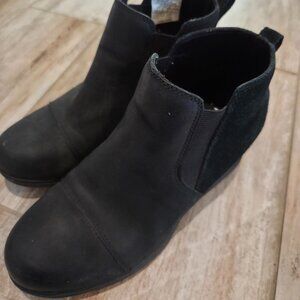 Sorel water-resistant boots, faux suede, black, womans size 6.5